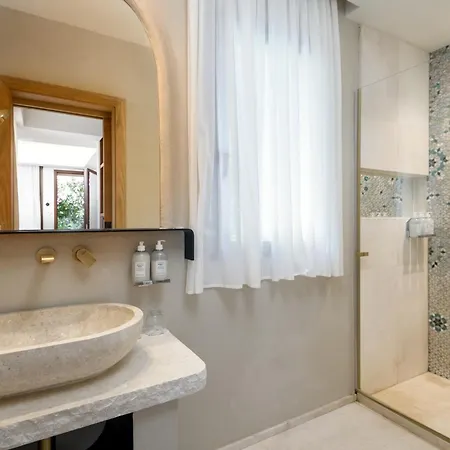 Delle Rose A Luxury Boutique 4*